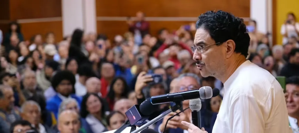 Foto de Iván Cepeda Castro — imagen de portada